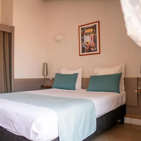Hotel Plazza 3*