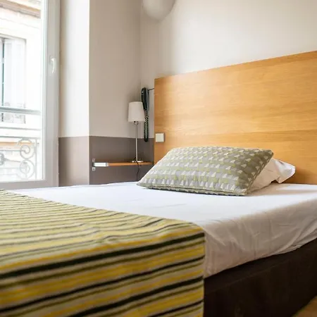 Plazza Отель Ним