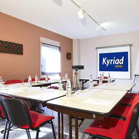 Kyriad Centre 3*