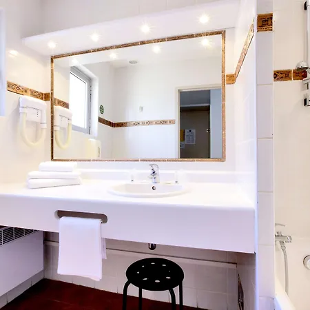 Hotel Kyriad Centre 3*