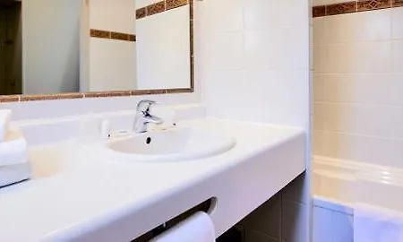 Kyriad Centre 3*