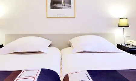 Kyriad Centre 3* Nimes