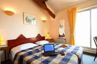 Kyriad Centre 3*
